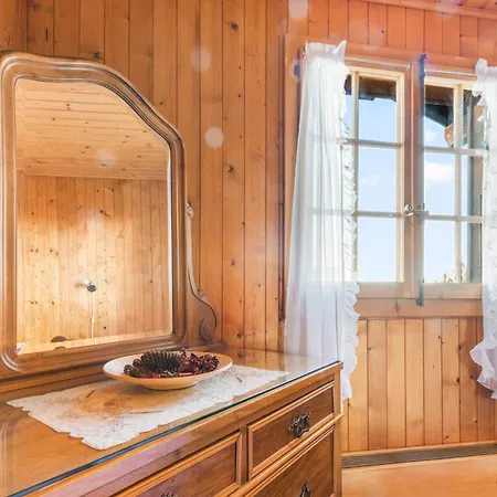Chalet Familial Avec Vue Sur Les Alpes Et Le Lac, Sur Les Hauts De Montreux A *